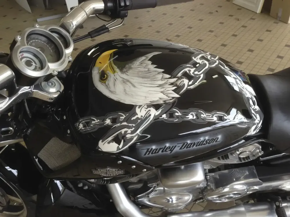 Harley V-Rod Muscle – Aérographie aigle & chaînes