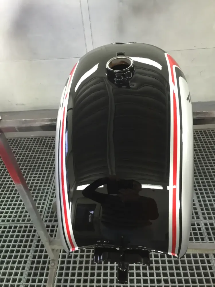 Honda Café Racer – Redressage réservoir & déco (21)