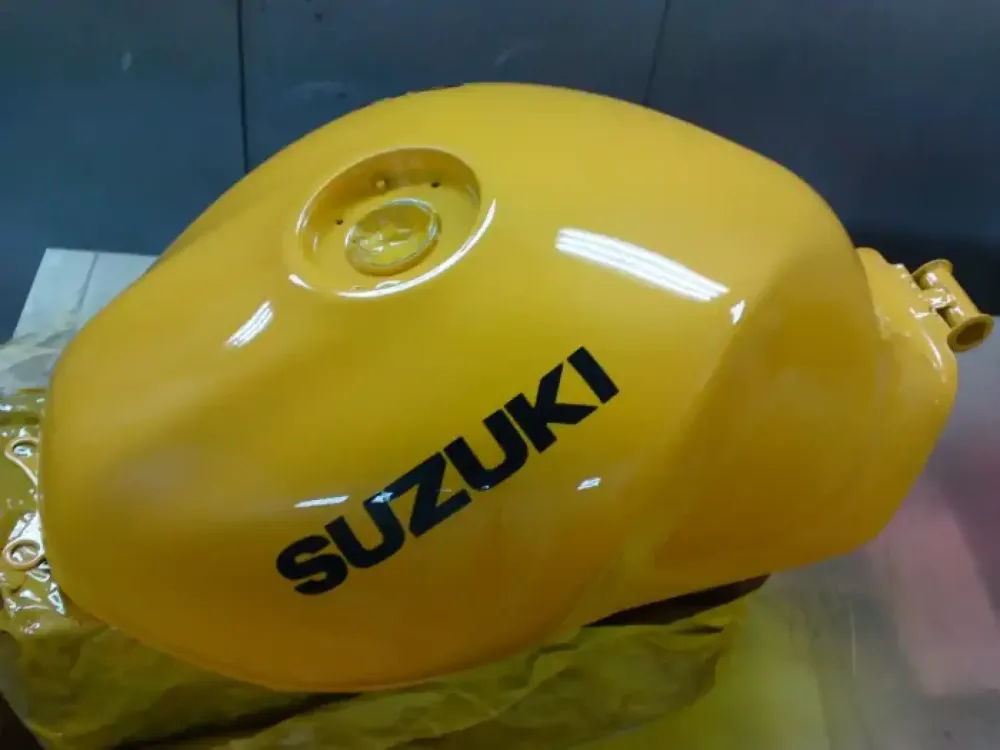SUZUKI 650 SV réparation reservoir et flancs