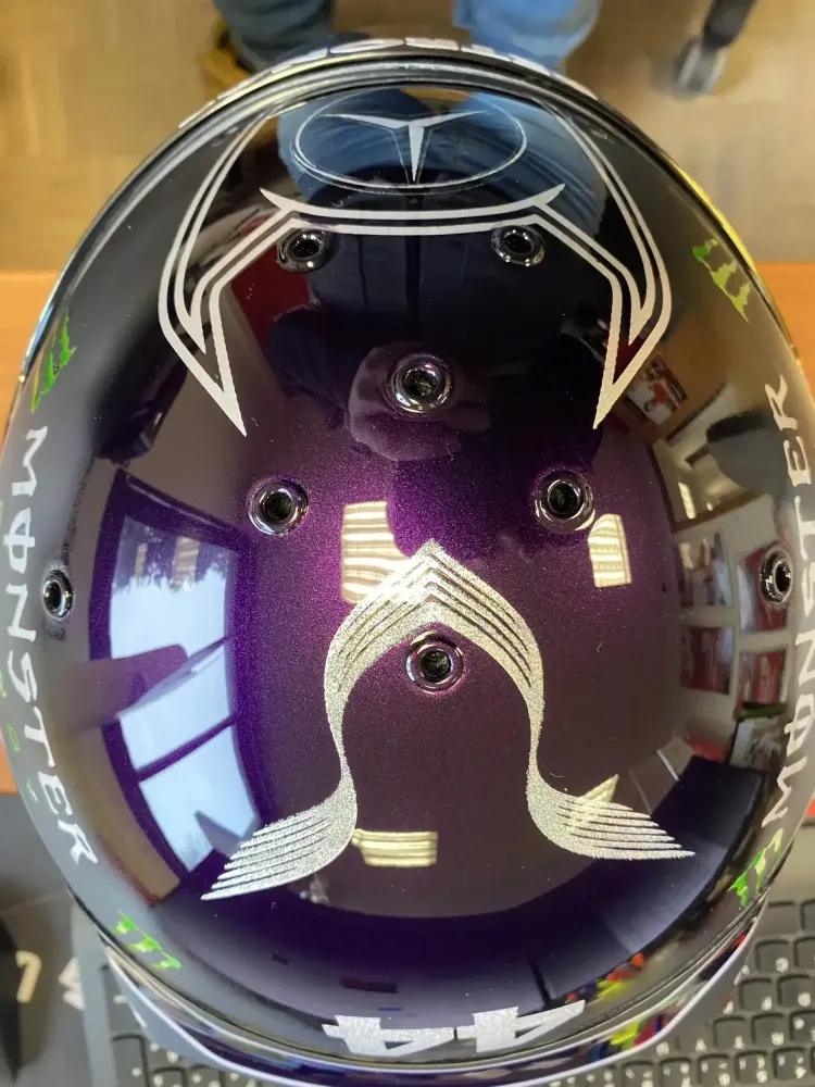 Casque Hamilton Mercedes 2021 – Noir mat & violet (3)