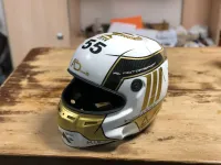 Casque compétition carbone – Or & blanc (44)