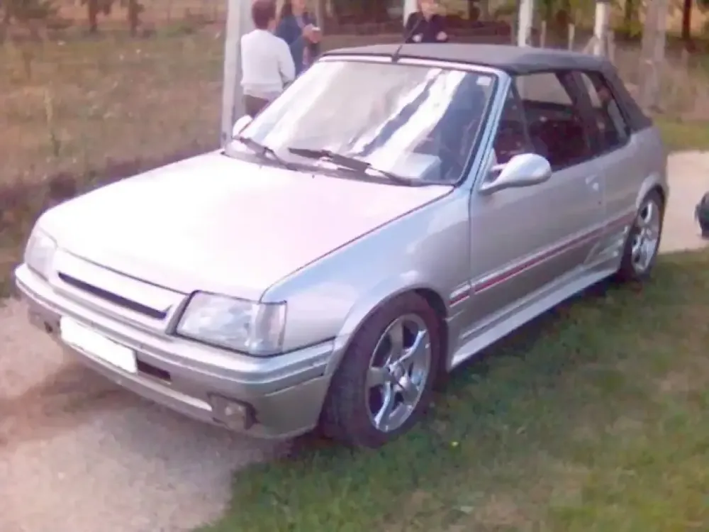 Peugeot 205 cabriolet – Grise