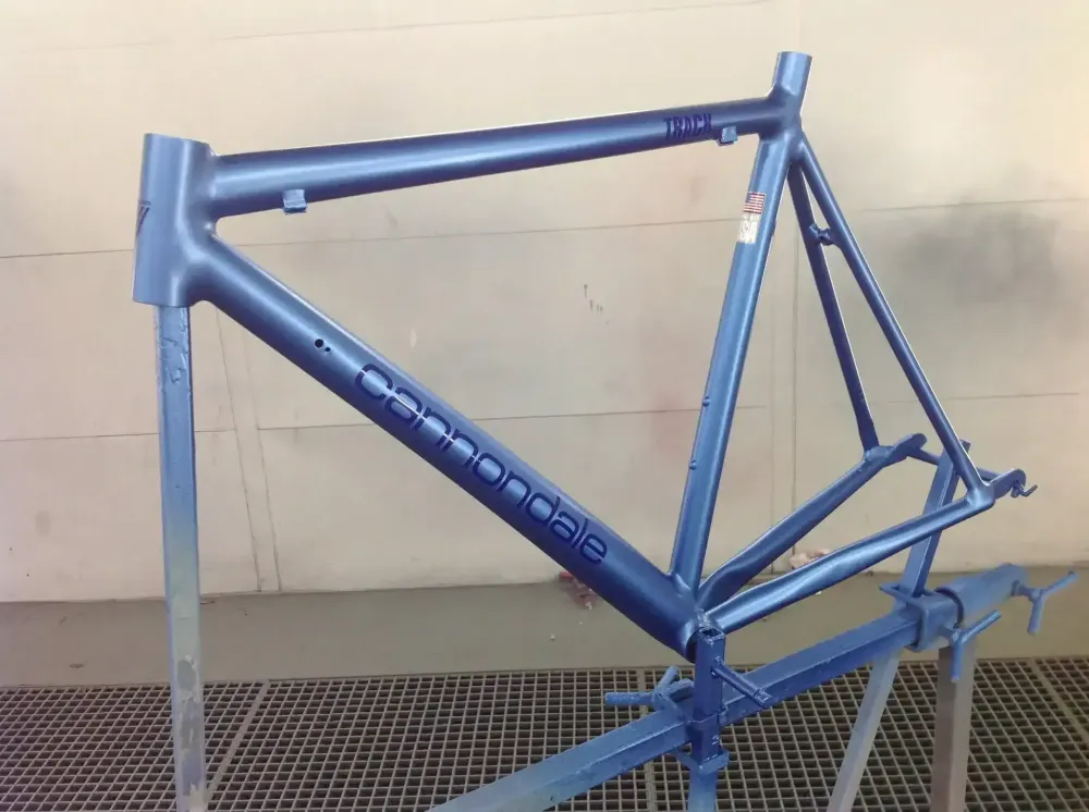 Cannondale – Déco peinture bleu sur bleu